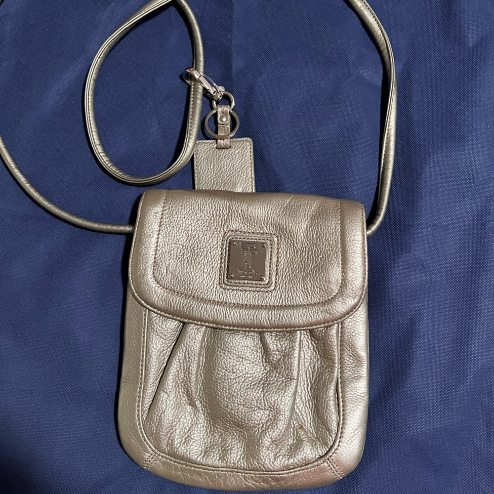 This new Cross body Tignanello  Very cute